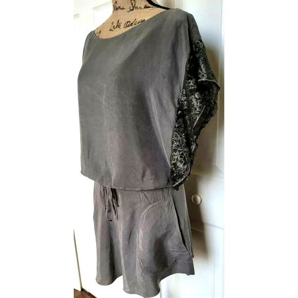 Miss Ferriday Dress Green Butterfly Sleeve Lace - Picture 5 of 9